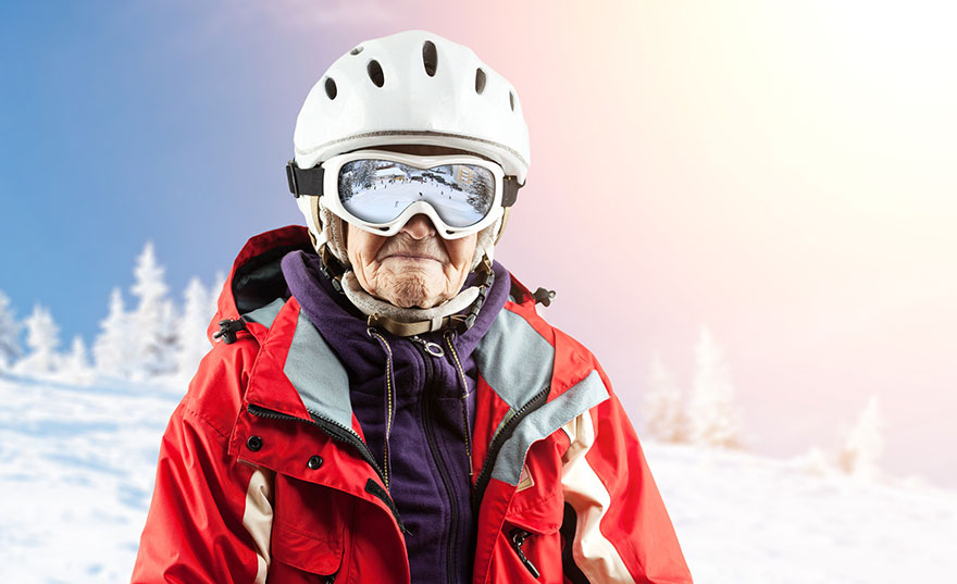 senior-woman-skiing