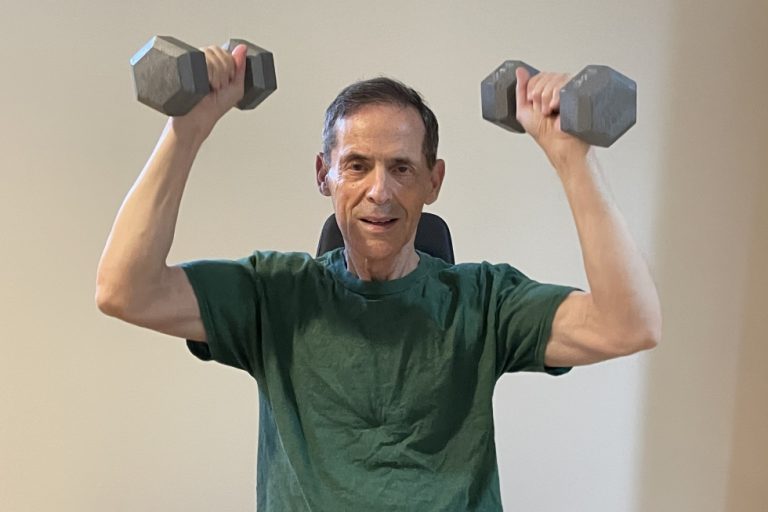Man doing shoulder press with free weights